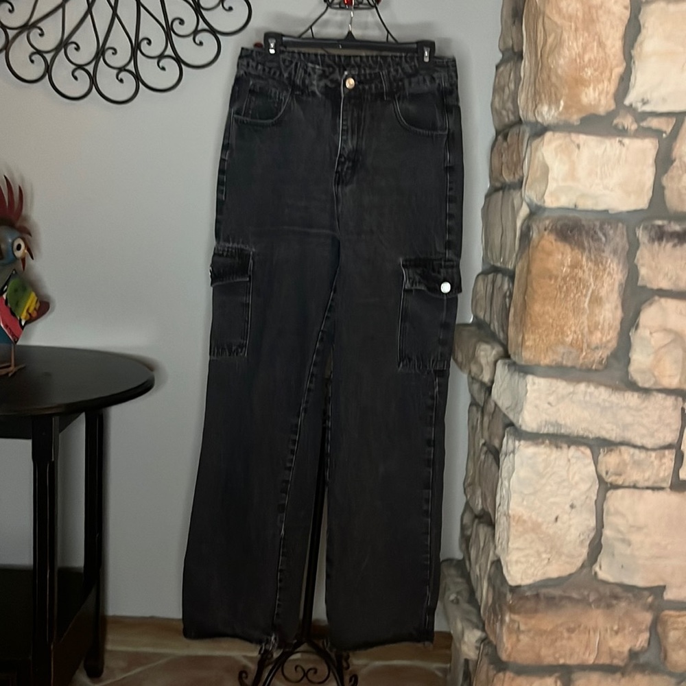 Women’s black baggy cargo jeans